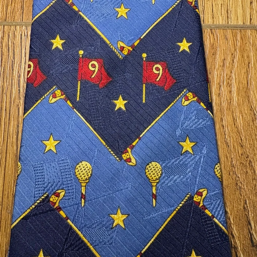 VTG Tommy Hilfiger Mens Golf Silk Tie Blue Red Flag Stars Novelty Made in‎ USA